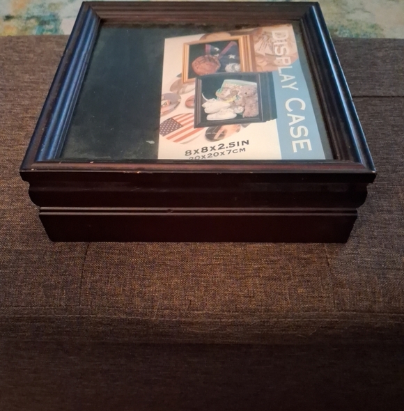 Display Case - Picture 3 of 4